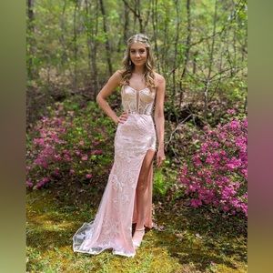Sherri hill prom dress worn once no stains baby pink comfortable
